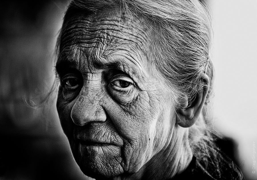 Black and white portrait of an elderly woman