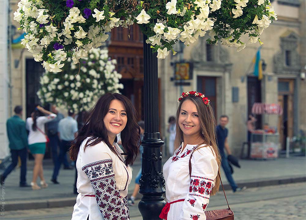 Украинские девушки в вышиванке Львов