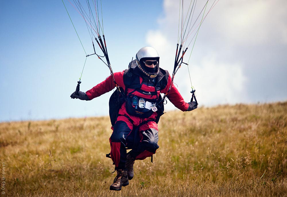 Paragliding flying in tandem