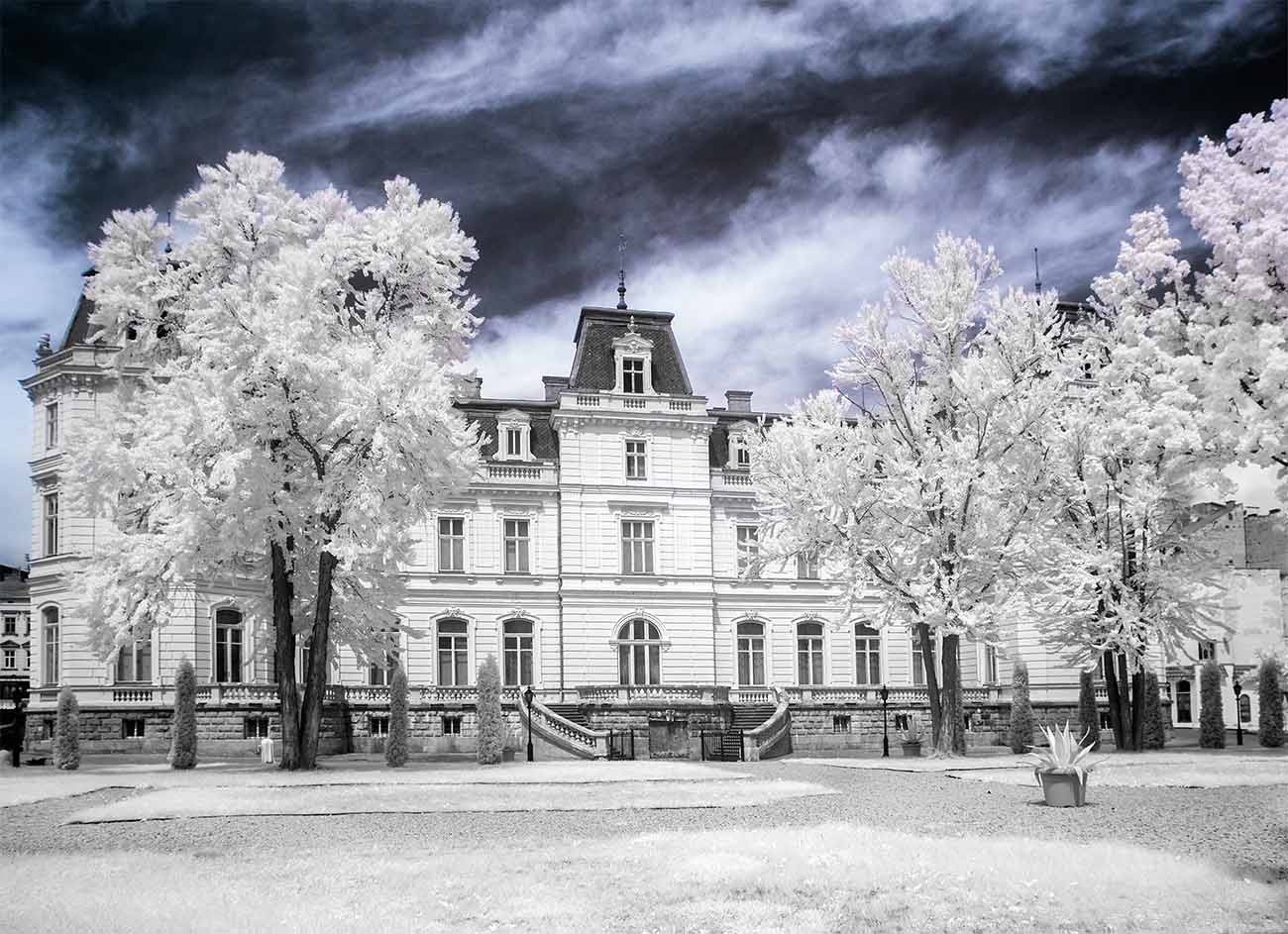 How to make an infrared photo in Photoshop